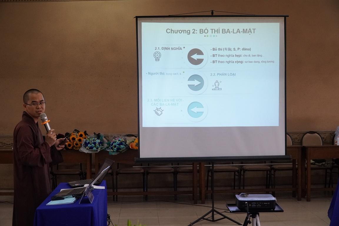 Học viên Thích Quảng Tiến Nhẫn trình bày về đề tài triết học Phật giáo Học viên Thích Quảng Tiến Nhẫn trình bày về đề tài triết học Phật giáo