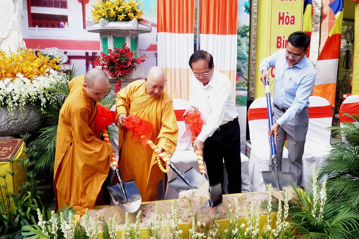 nơi đây cũng được biết đến là nơi chữa bệnh cứu người nơi đây cũng được biết đến là nơi chữa bệnh cứu người