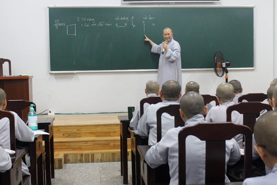 Lớp bồi dưỡng về ngữ pháp và phiên dịch chữ Hán cũng đươc tổ chức tối thứ Ba hằng tuần Lớp bồi dưỡng về ngữ pháp và phiên dịch chữ Hán cũng đươc tổ chức tối thứ Ba hằng tuần