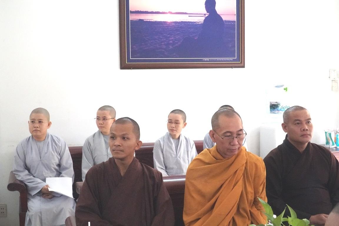 Chư Tôn đức Tăng, Ni thành viên tham dự đóng góp ý kiến để đại hội diễn ra tốt đẹp Chư Tôn đức Tăng, Ni thành viên tham dự đóng góp ý kiến để đại hội diễn ra tốt đẹp