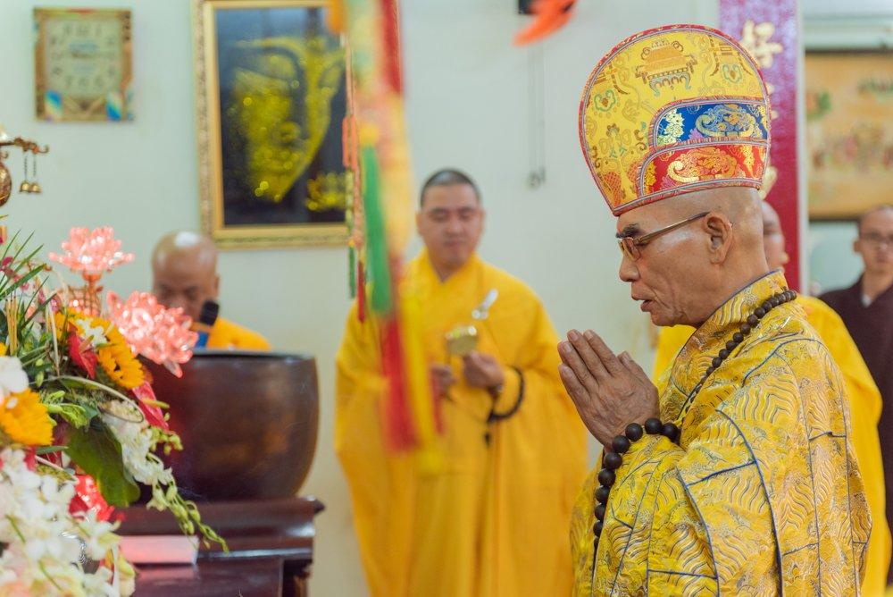 Hoà thượng Thích Tâm Thanh làm sám chủ lễ cúng ngọ Hoà thượng Thích Tâm Thanh làm sám chủ lễ cúng ngọ