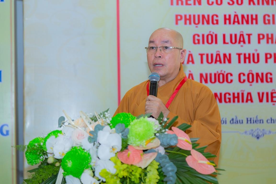 Thượng tọa Thích Đạt Đức phát biểu khai mạc phiên trù bị Thượng tọa Thích Đạt Đức phát biểu khai mạc phiên trù bị
