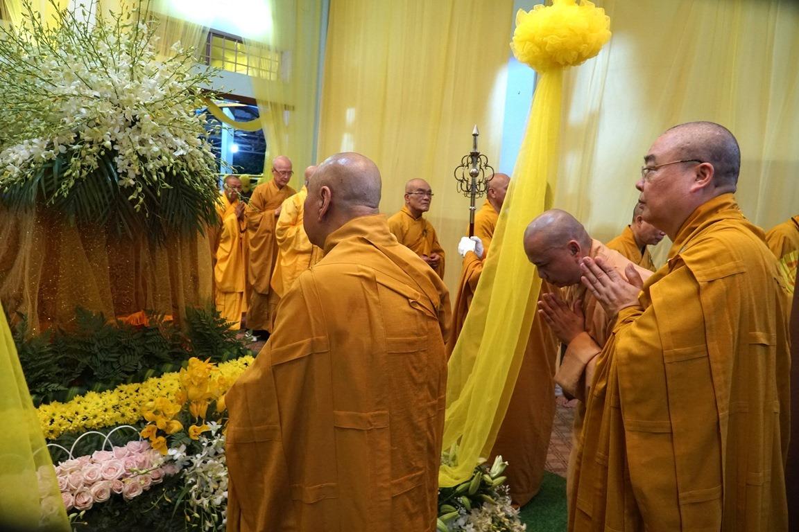 Đảnh lễ vị giáo phẩm nhiều năm gắn bó trong ngôi nhà Giáo hội Đảnh lễ vị giáo phẩm nhiều năm gắn bó trong ngôi nhà Giáo hội