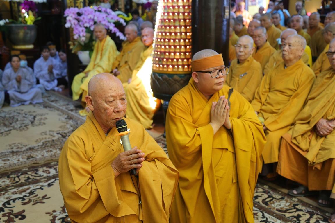 Hòa thượng Thích Huệ Thông, Quyền Trưởng ban Trị sự GHPGVN quận Bình Tân phát biểu cảm tạ Hòa thượng Thích Huệ Thông, Quyền Trưởng ban Trị sự GHPGVN quận Bình Tân phát biểu cảm tạ