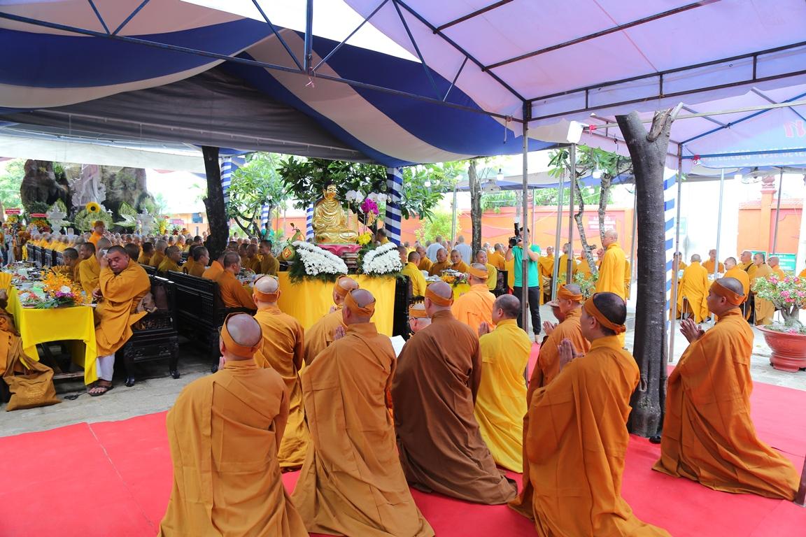 Thiết lễ cúng dường trai tăng Thiết lễ cúng dường trai tăng