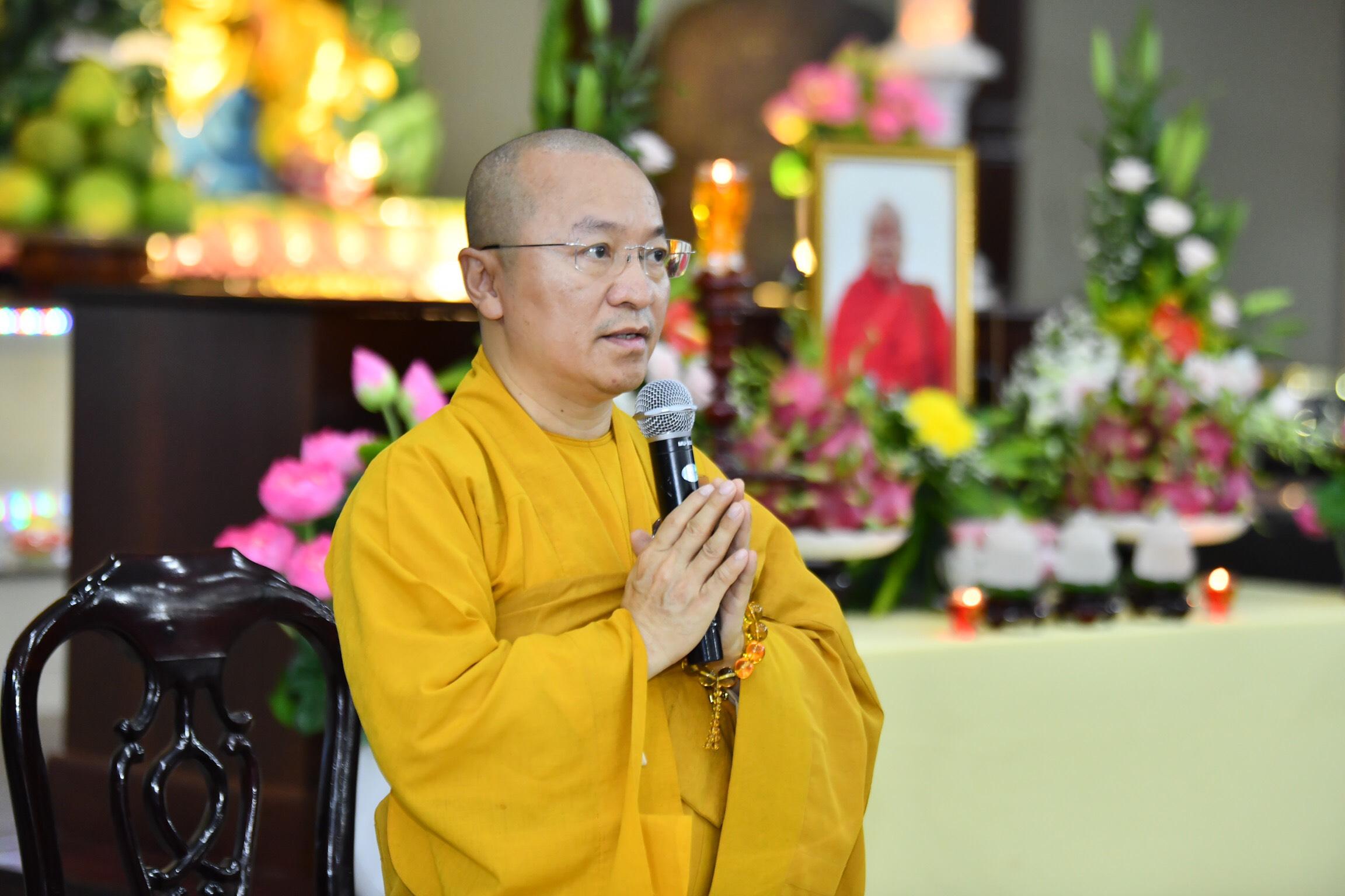 Thượng tọa Thích Nhật Từ phát biểu