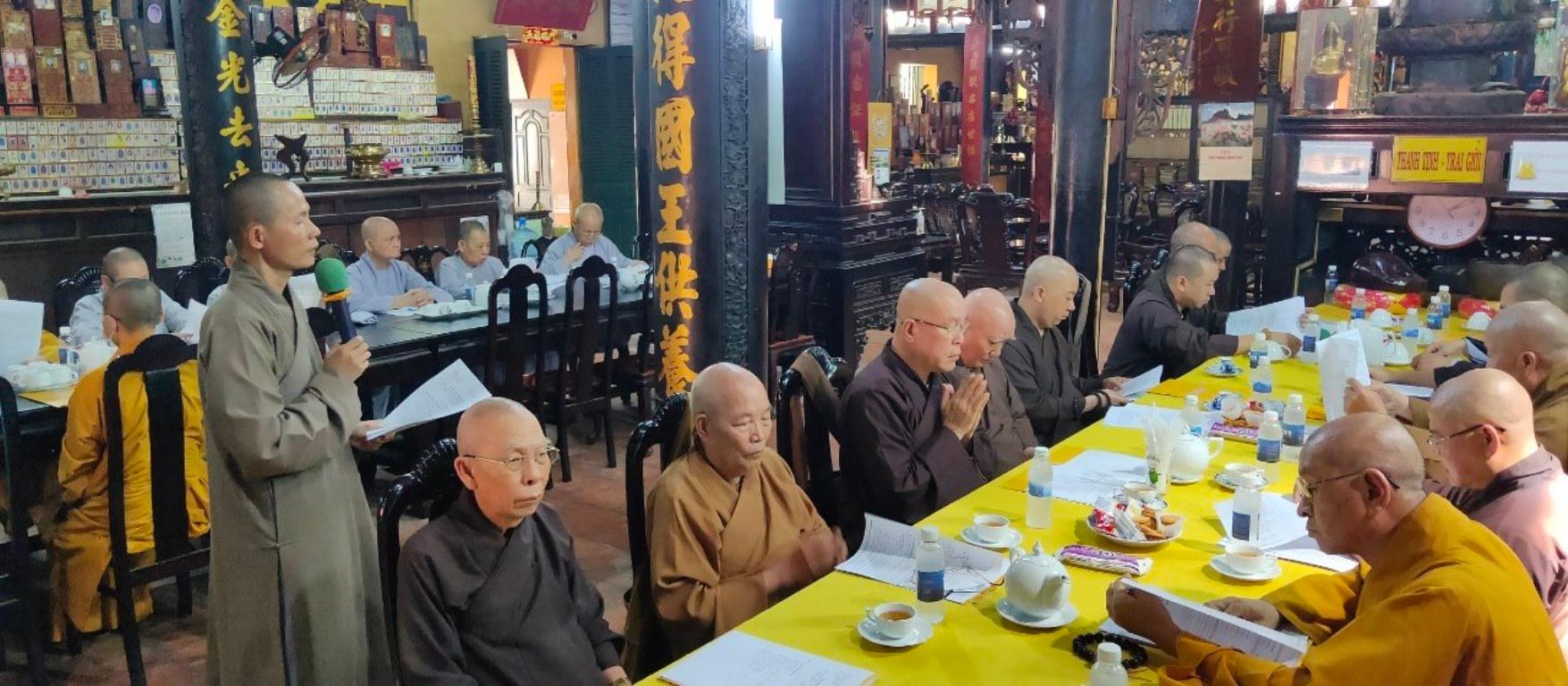 Đại đức Thích Hạnh Đức, Chánh Thư ký báo cáo tại buổi họp Đại đức Thích Hạnh Đức, Chánh Thư ký báo cáo tại buổi họp