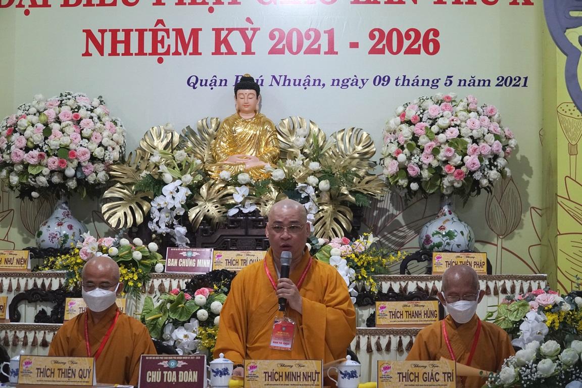 Thượng tọa Thích Minh Nhựt phát biểu và lấy ý kiến biểu quyết đại biểu tham dự Thượng tọa Thích Minh Nhựt phát biểu và lấy ý kiến biểu quyết đại biểu tham dự