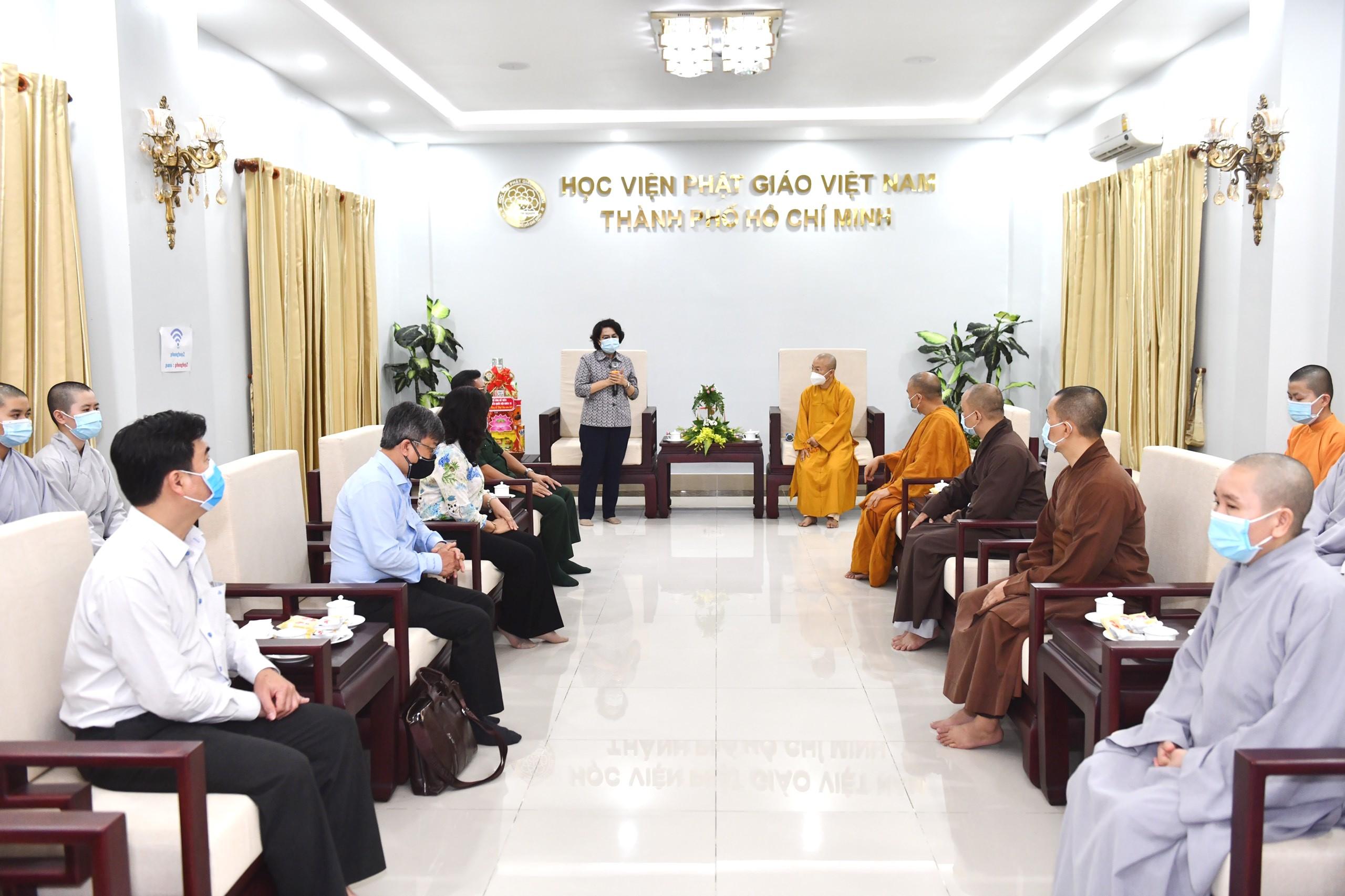 Bà Tô Thị Bích Châu, nêu ý nghĩa và lý do chuyến thăm cũng như giới thiệu các ứng cử viên Bà Tô Thị Bích Châu, nêu ý nghĩa và lý do chuyến thăm cũng như giới thiệu các ứng cử viên