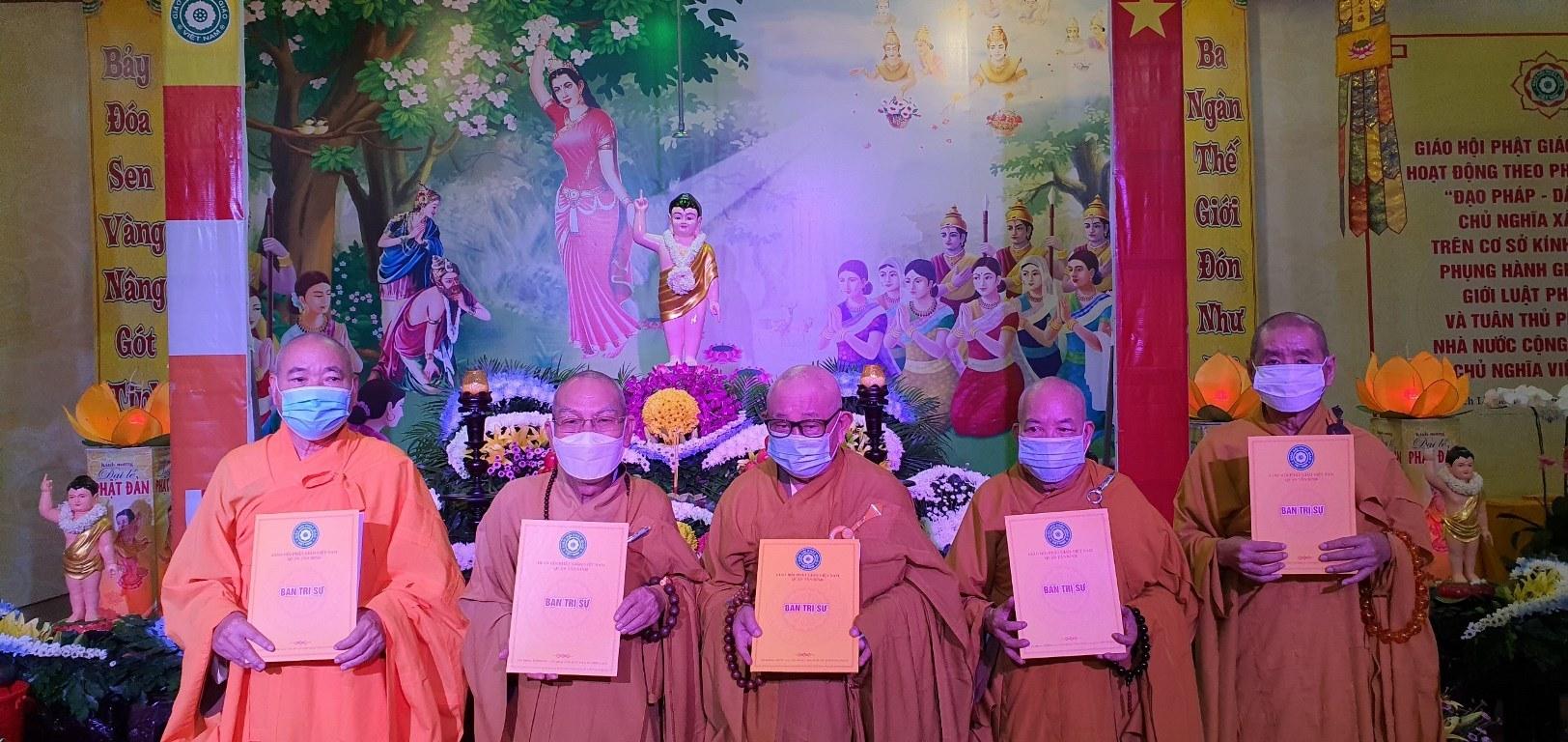 Trao quyết định cung thỉnh Ban chứng minh Trao quyết định cung thỉnh Ban chứng minh