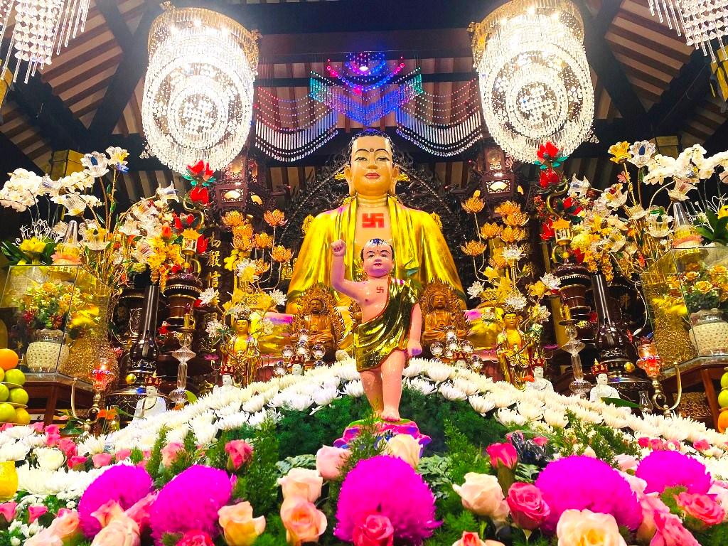 Chùa Đại Giác Kính mừng ngày đản sanh của Đức Phật