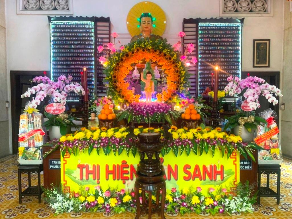 Lễ đài Phật đản tại chùa Long Thành