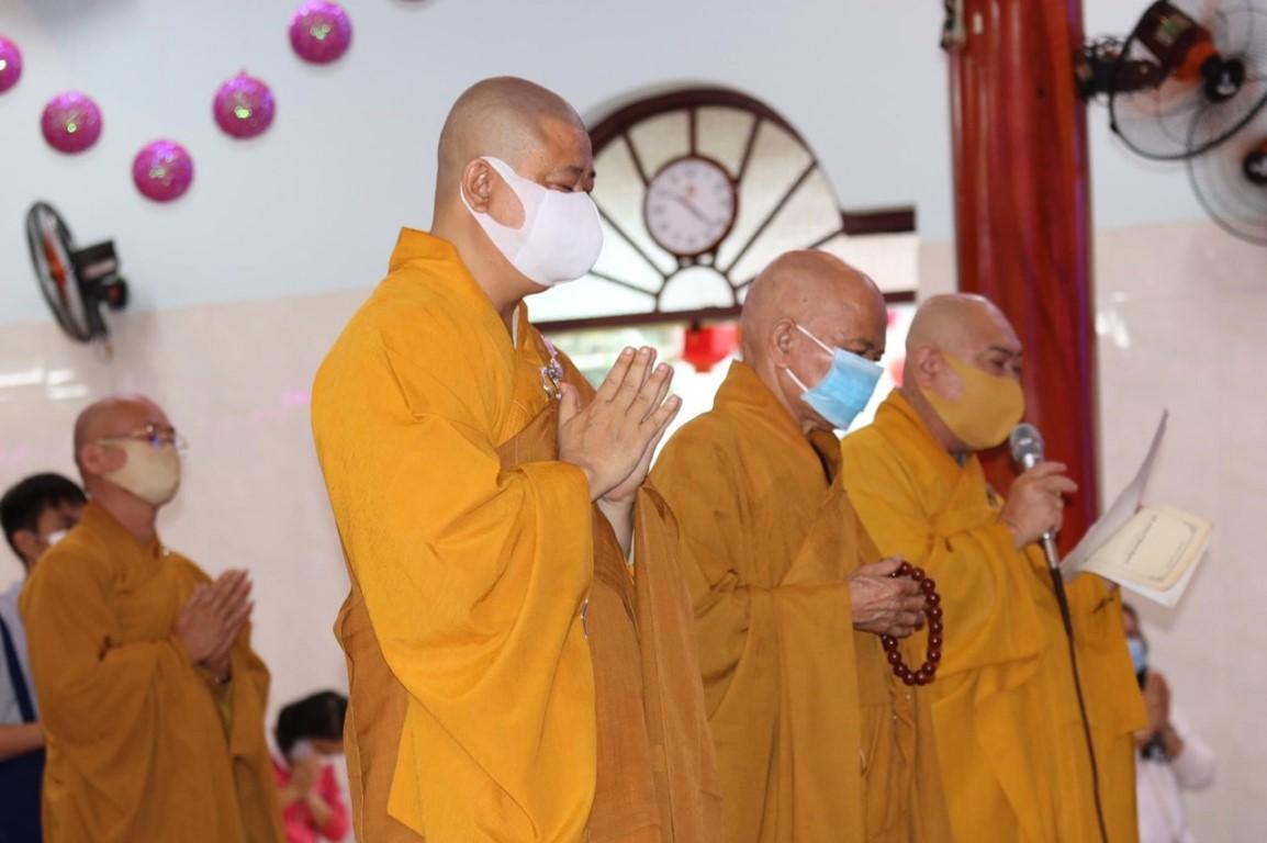 Chư tôn đức niệm hương cúng dường Chư tôn đức niệm hương cúng dường