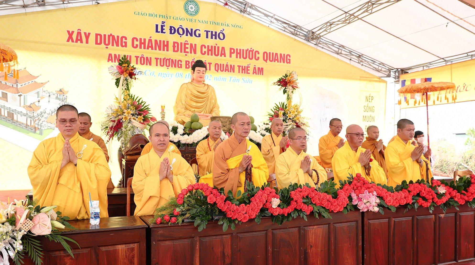 Chư tôn đức chứng minh buổi lễ - Ảnh: L.Đ Chư tôn đức chứng minh buổi lễ - Ảnh: L.Đ