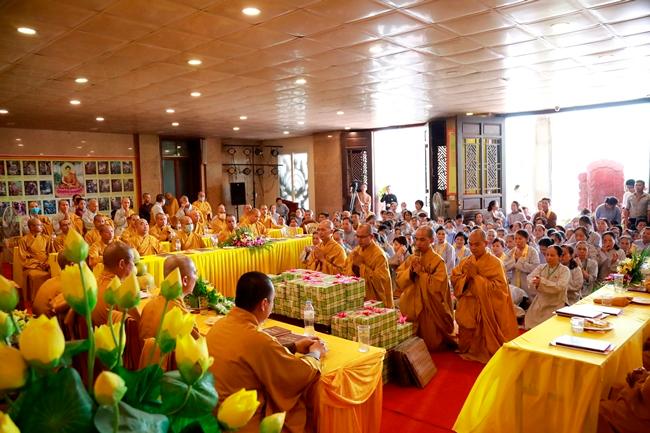 Nghệ An hiện có khoảng hơn 9,5 vạn Phật tử sinh hoạt ở 64 cơ sở thờ tự (63 chùa và 1 niệm Phật đường) Nghệ An hiện có khoảng hơn 9,5 vạn Phật tử sinh hoạt ở 64 cơ sở thờ tự (63 chùa và 1 niệm Phật đường)