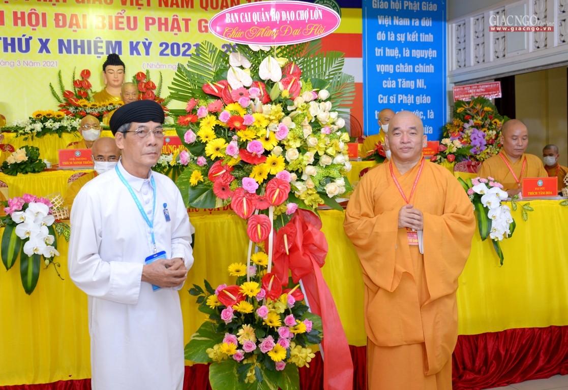 Đại diện tôn giáo bạn tham dự và chúc mừng Đại diện tôn giáo bạn tham dự và chúc mừng