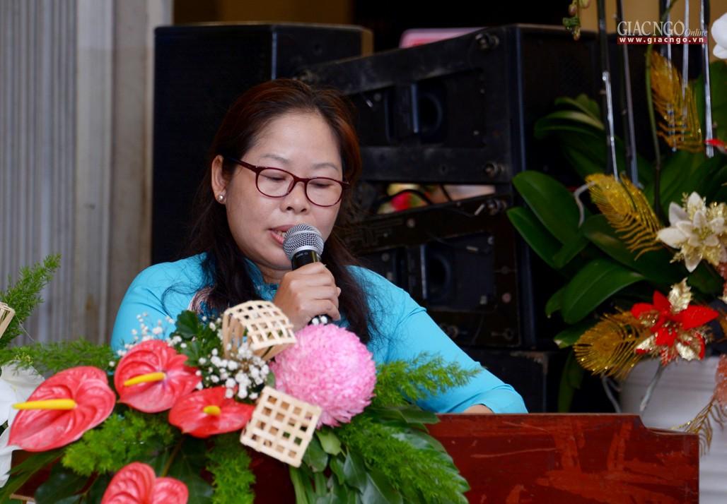 Bà Huỳnh Thị Thanh điều hành phần khen thưởng của quận 10 Bà Huỳnh Thị Thanh điều hành phần khen thưởng của quận 10
