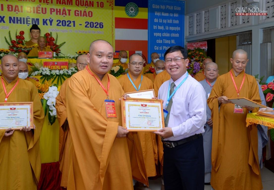 Các tự viện được tặng bằng khen Các tự viện được tặng bằng khen