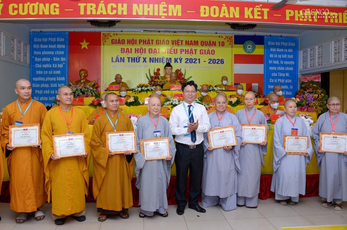 19 tập thể và 8 cá nhân được bằng khen của MTTQVN quận 10 19 tập thể và 8 cá nhân được bằng khen của MTTQVN quận 10