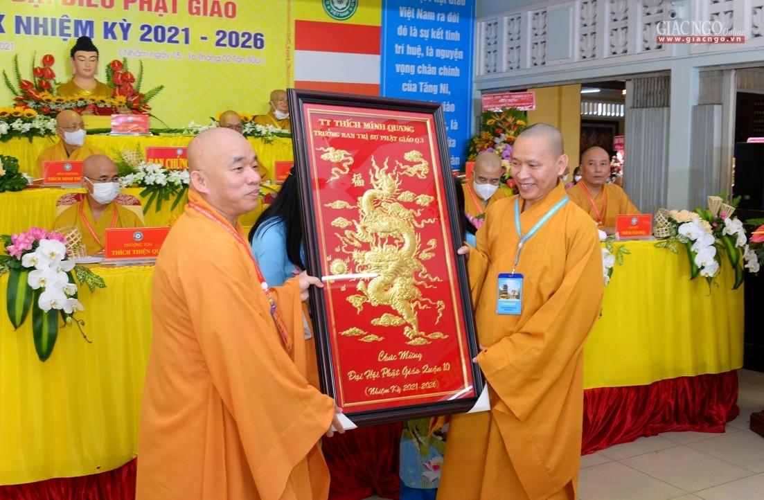 Tặng quà chúc mừng Tặng quà chúc mừng