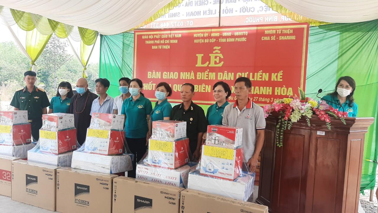 Bàn giao 5 căn nhà điểm dân cư và các phương tiện gia dụng tại huyện Bù Đốp