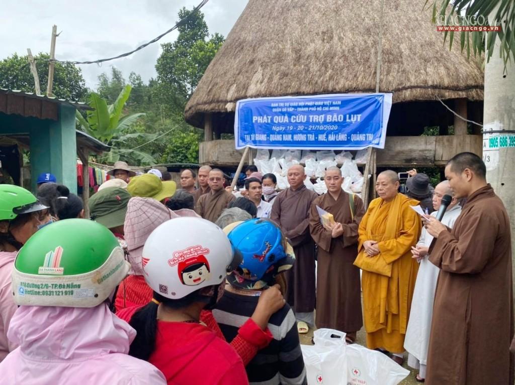 Ban Trị sự trong một đợt làm công tác từ thiện Ban Trị sự trong một đợt làm công tác từ thiện