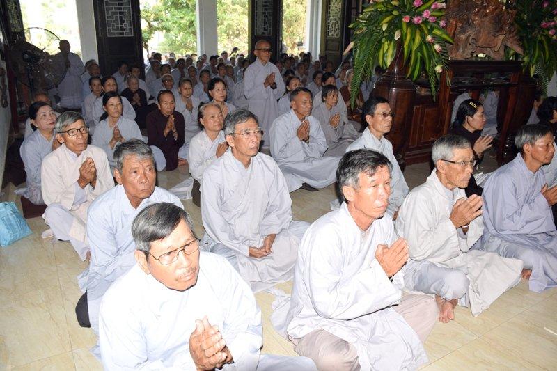 Phật tử tham dự - Ảnh: Duy Sang
