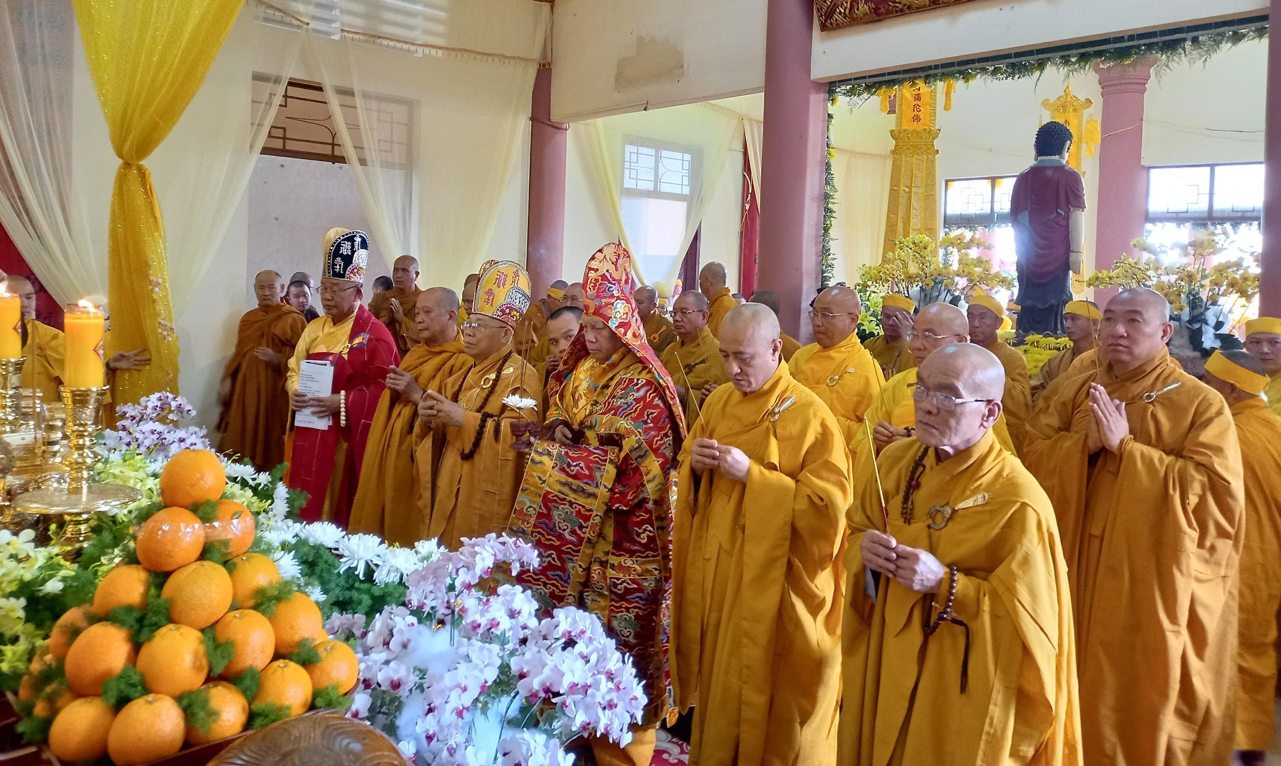 Chư tôn đức tham dự