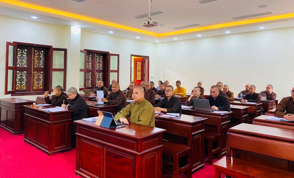 Trong lớp học của Học viện Phật giáo VN tại Hà Nội - Ảnh: KhuongViet