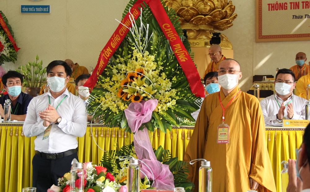 Vụ trưởng Vụ Phật giáo - Ban Tôn giáo Chính phủ Nguyễn Phúc Nguyên chúc mừng