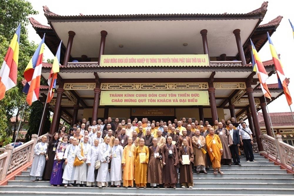 Khóa bồi dưỡng tổ chức tại giảng đường chùa Từ Đàm