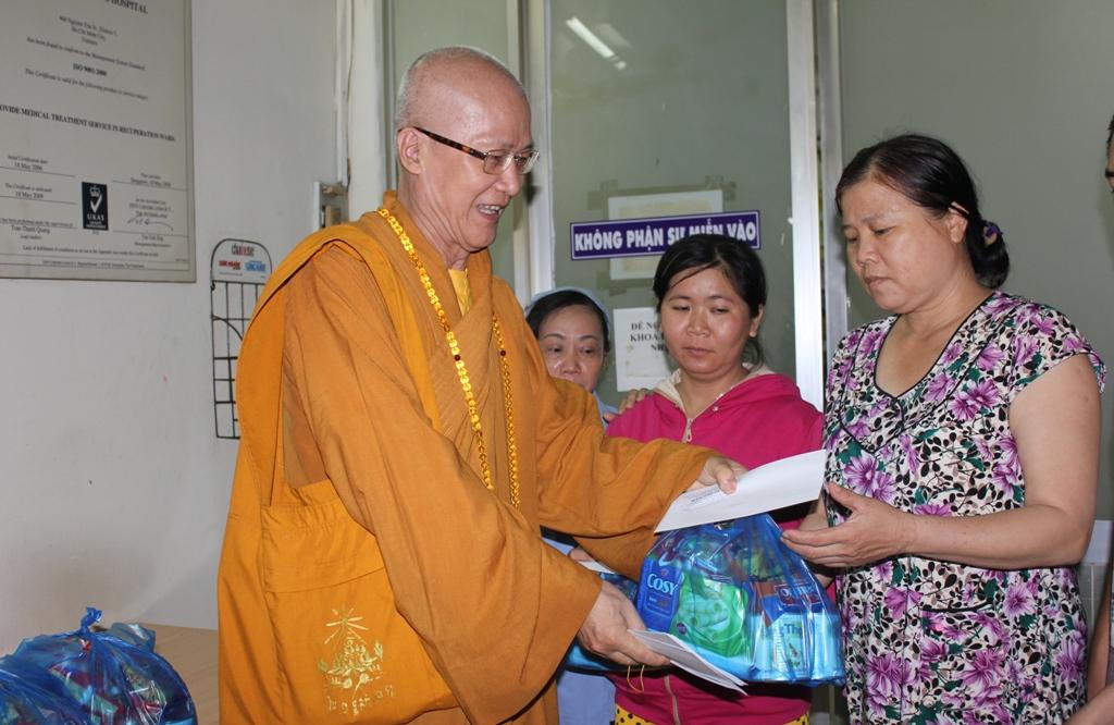 Chư Tăng Ni các tự viện trên địa bàn quận 5 rất tích cực trong các công tác Phật sự, an sinh xã hội do Ban Trị sự và chính quyền địa phương phát động Chư Tăng Ni các tự viện trên địa bàn quận 5 rất tích cực trong các công tác Phật sự, an sinh xã hội do Ban Trị sự và chính quyền địa phương phát động