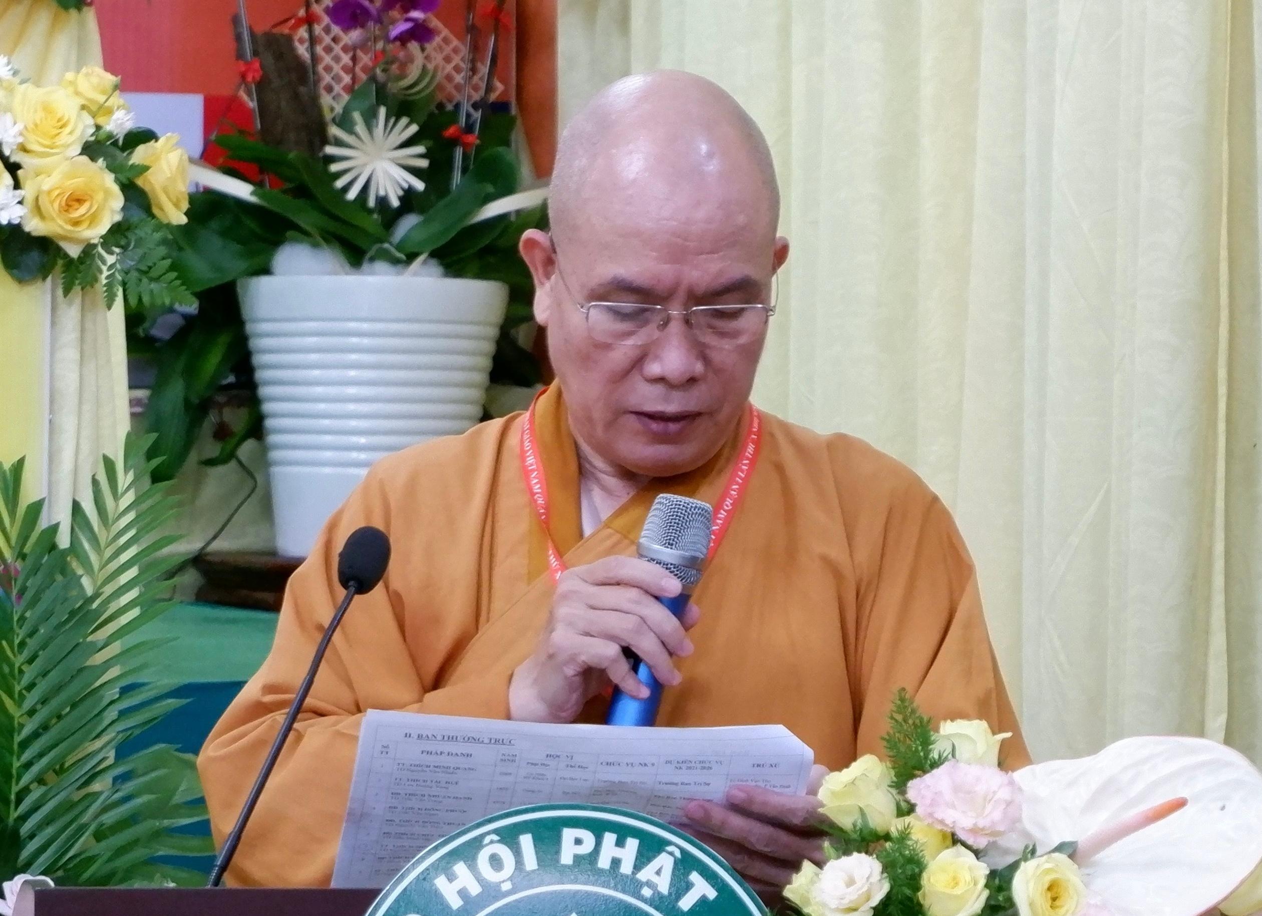 Thượng toạ Thích Tắc Huê, Phó Thường trực Ban Trị sự GHPGVN quận 1 trình bày dự thảo các văn kiện, báo cáo tiến độ tổ chức đại hội Thượng toạ Thích Tắc Huê, Phó Thường trực Ban Trị sự GHPGVN quận 1 trình bày dự thảo các văn kiện, báo cáo tiến độ tổ chức đại hội