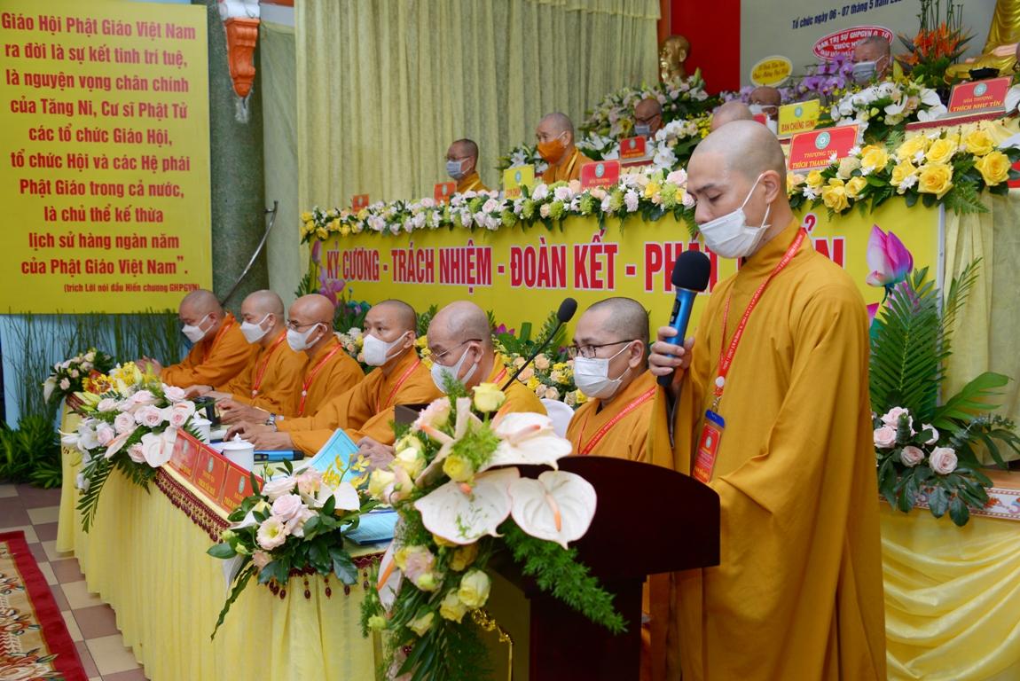 Đại đức Thích Tuệ Nhật dẫn chương trình