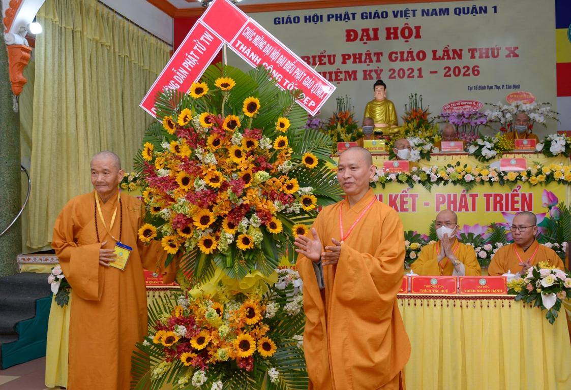 Hòa thượng Thích Thanh Hùng, Trưởng ban Hướng dẫn Phật tử Trung ương GHPGVN chúc mừng