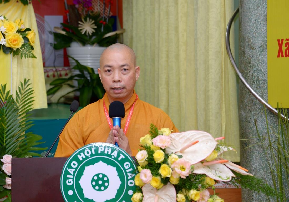 Thượng tọa Thích Quang Thạnh điều hành chương trình tặng Bằng Tuyên dương công đức của Ban Trị sự GHPGVN TP.HCM