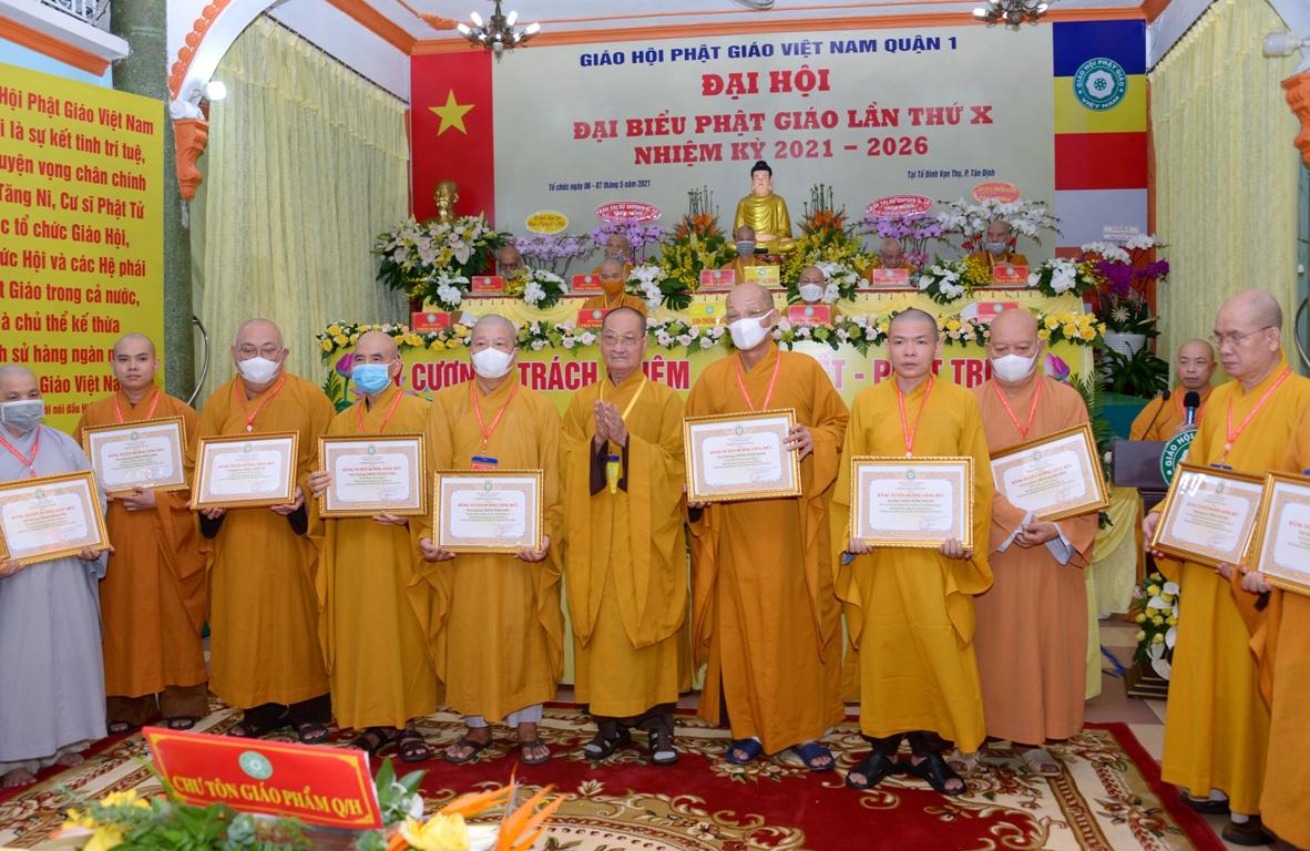 Các tập thể, cá nhân nhận Bằng tuyên dương công đức của Ban Trị sự GHPGVN TP.HCM