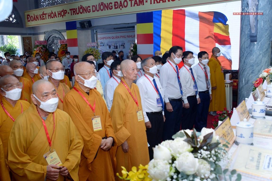 Chư tôn đức và quan khách trong nghi thức chào Quốc kỳ, Đạo kỳ