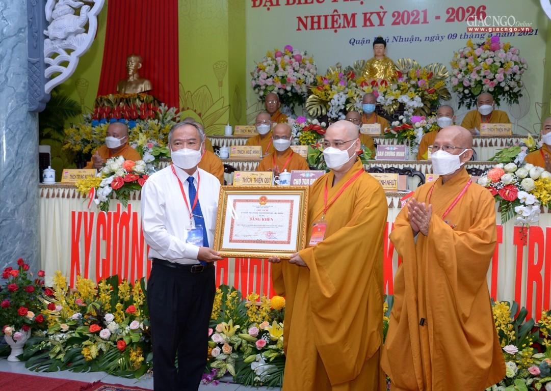 Tăng Bằng khen của Chủ tịch Ủy ban Nhân dân TP.HCM