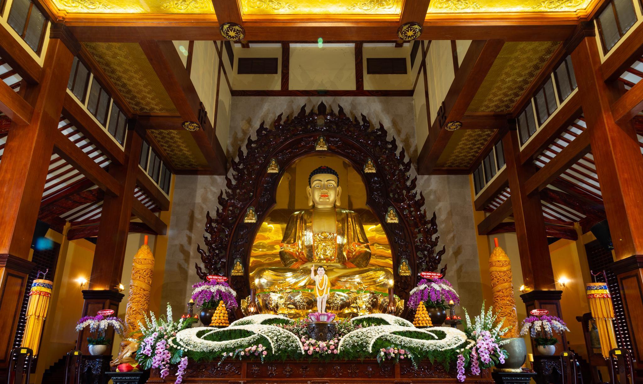 Chánh điện Việt Nam Quốc Tự trong Đại lễ Phật đản PL.2564 (2020) - Ảnh: Anh Quốc