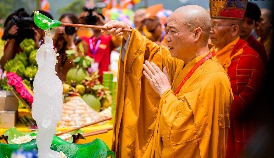 Lễ Mộc dục trong Đại lễ Vesak Liên Hiệp Quốc năm 2014 tại Việt Nam