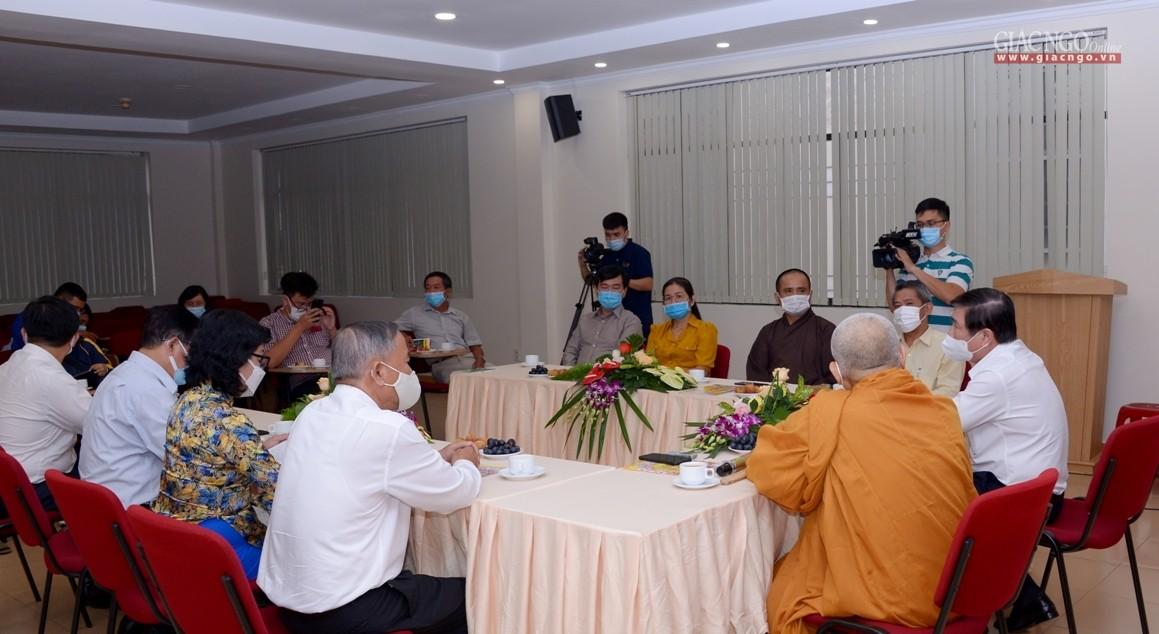 Ông Chủ tịch UBND TP.HCM và các vị trong phái đoàn đã có những trao đổi thân tình với Ban Biên tập Báo Giác Ngộ Ông Chủ tịch UBND TP.HCM và các vị trong phái đoàn đã có những trao đổi thân tình với Ban Biên tập Báo Giác Ngộ