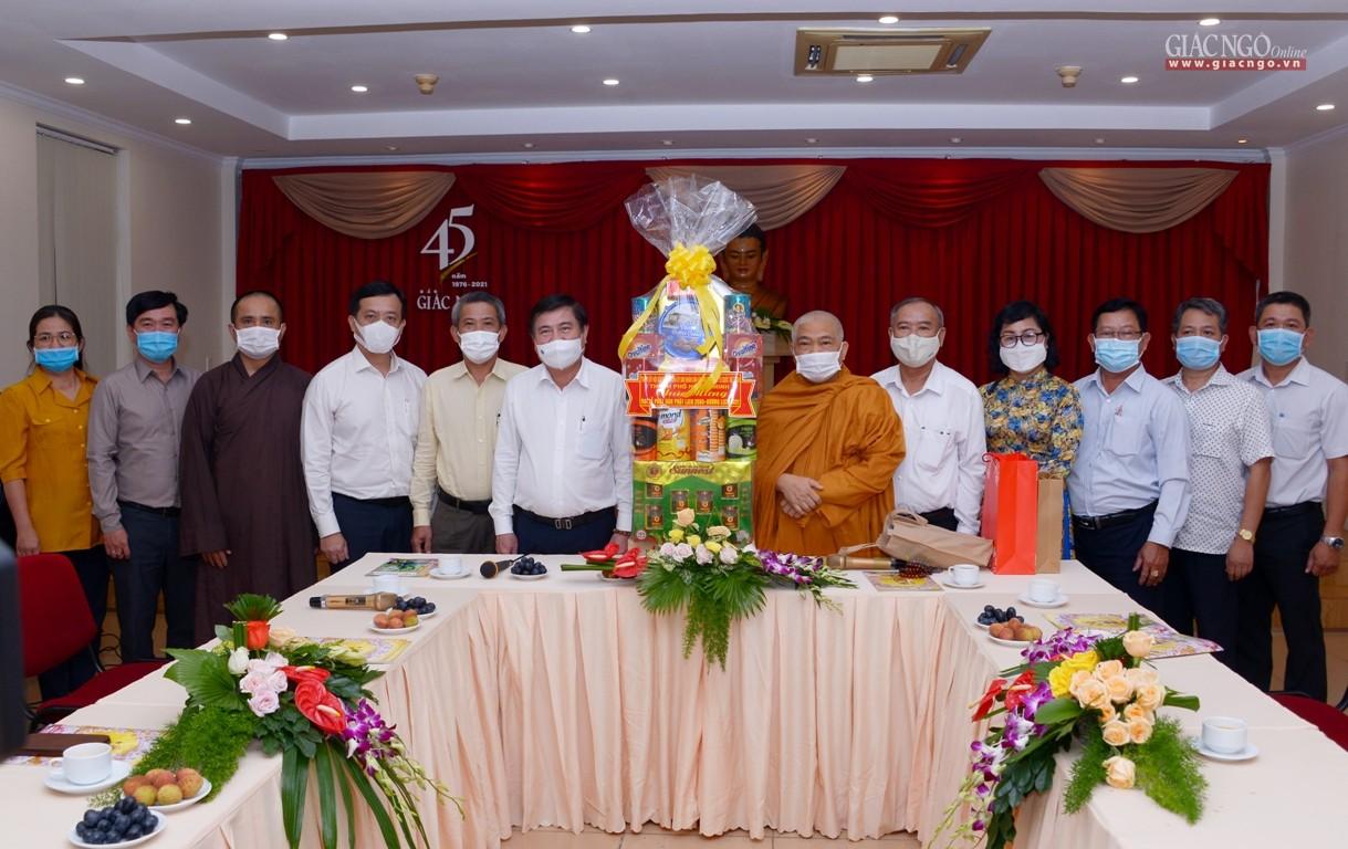 Tặng quà chúc mừng Phật đản Tặng quà chúc mừng Phật đản
