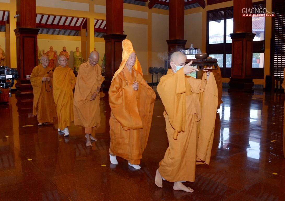 Cung thỉnh chư tôn giáo phẩm Hội đồng Chứng minh quang lâm Cung thỉnh chư tôn giáo phẩm Hội đồng Chứng minh quang lâm