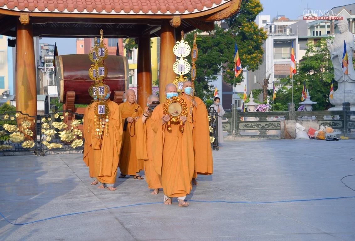 Cung thỉnh chư tôn giáo phẩm đến lễ đài ngoài trời Cung thỉnh chư tôn giáo phẩm đến lễ đài ngoài trời