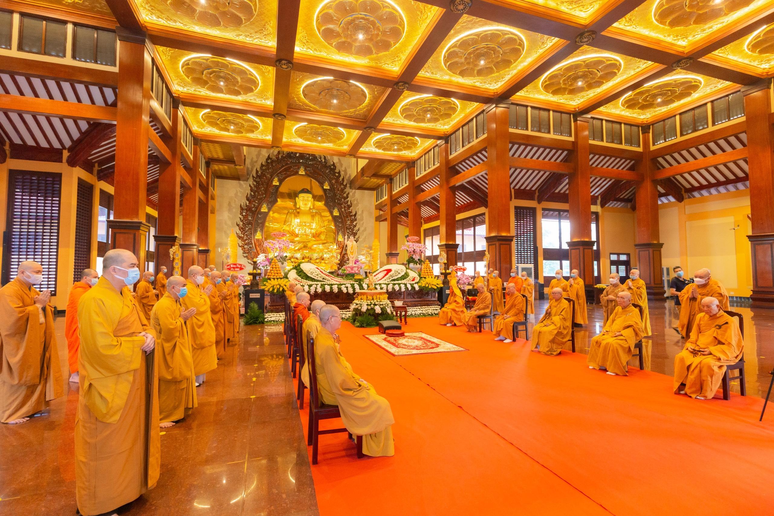 Đây là năm thứ hai, lễ Tắm Phật được cử hành giới hạn số lượng vì ảnh hưởng của dịch Covid-19 Đây là năm thứ hai, lễ Tắm Phật được cử hành giới hạn số lượng vì ảnh hưởng của dịch Covid-19