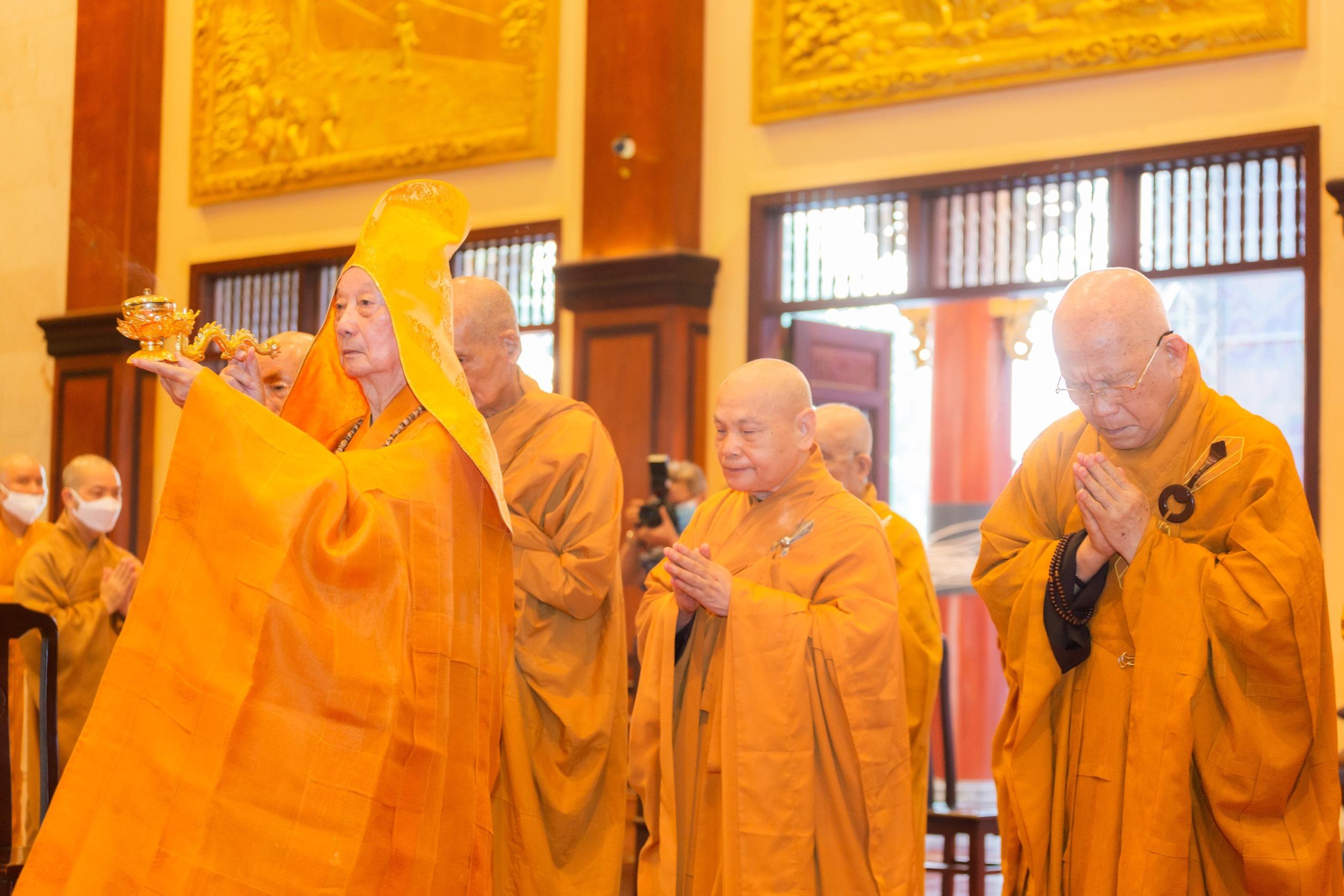 Và cũng là năm thứ hai nghi lễ này được cử hành tại chánh điện Và cũng là năm thứ hai nghi lễ này được cử hành tại chánh điện