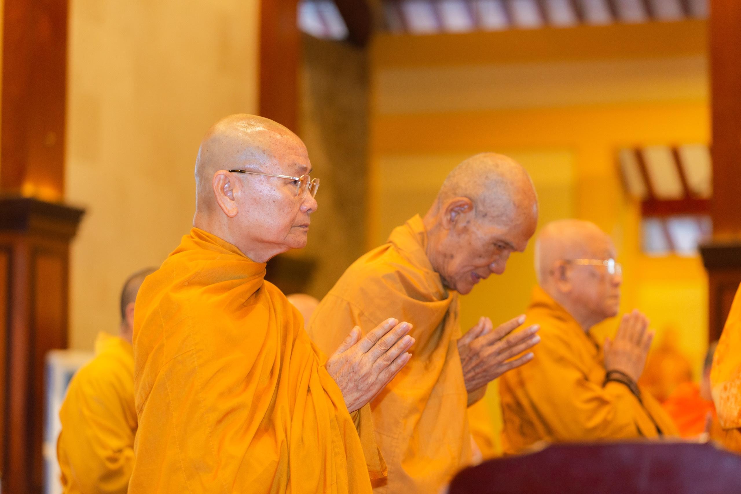 Thông thường, đây là nghi lễ có Tăng Ni, Phật tử tham dự khá đông Thông thường, đây là nghi lễ có Tăng Ni, Phật tử tham dự khá đông