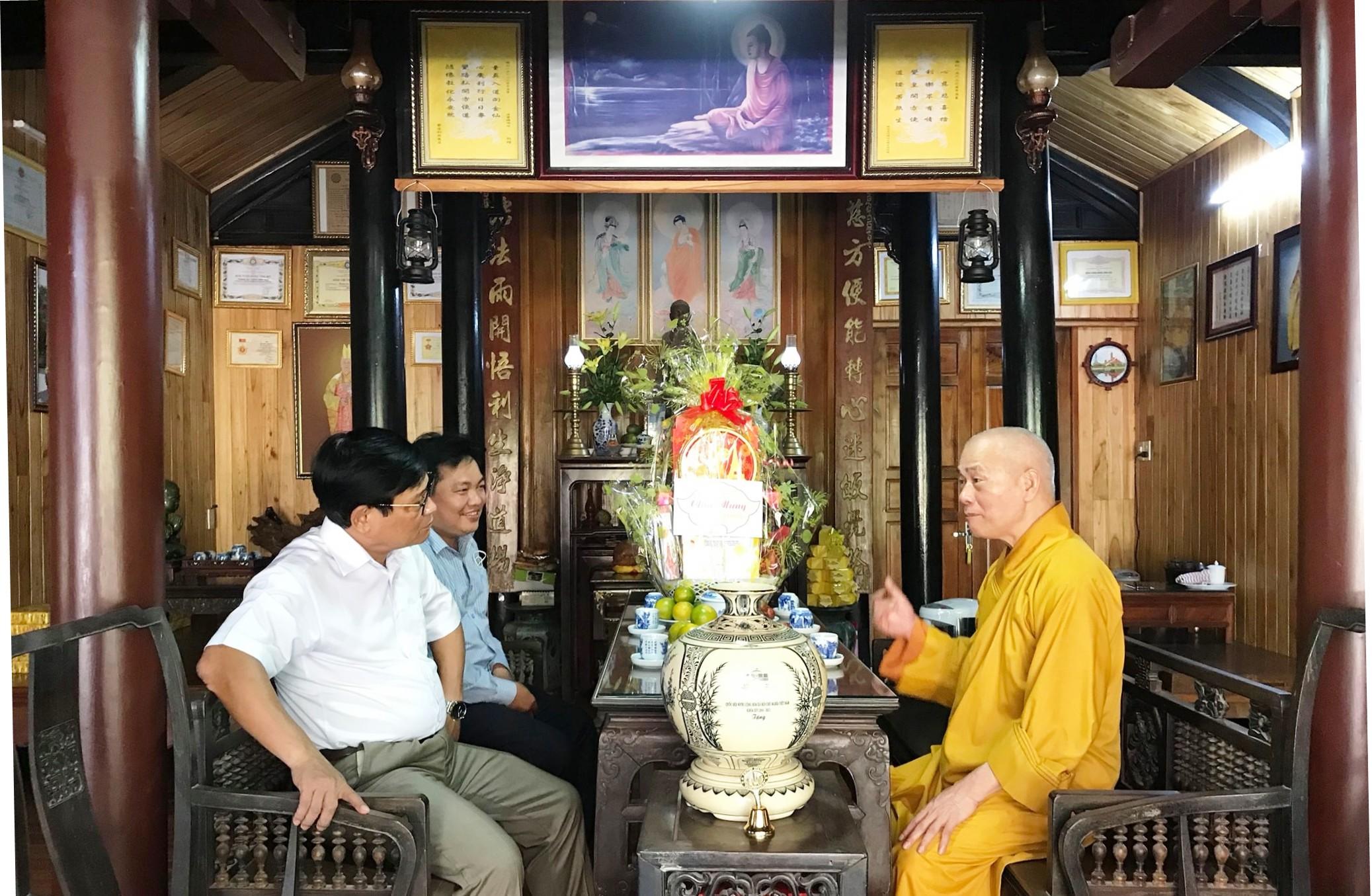 Thăm và chúc mừng Hòa thượng Thích Giác Đạo, Phó ban Trị sự kiêm Trưởng ban Pháp chế Phật giáo tỉnh Thừa Thiên Huế tại tổ đình Kim Tiên Thăm và chúc mừng Hòa thượng Thích Giác Đạo, Phó ban Trị sự kiêm Trưởng ban Pháp chế Phật giáo tỉnh Thừa Thiên Huế tại tổ đình Kim Tiên