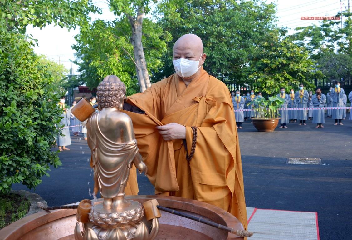 Hòa thượng Thích Lệ Trang, trụ trì chùa Huê Nghiêm